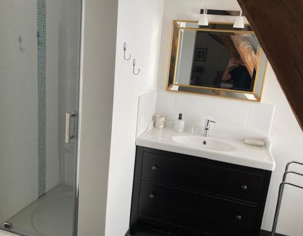 Chambres D'Hotes Rue Du Poids Бургей Екстериор снимка